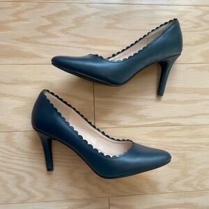 Kelly & Katie Navy Scalloped Women Shoes Size 8 Jaklyn Pumps Heels Classy